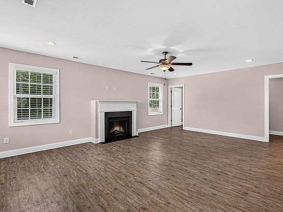 5th image of 221 Robert Alan Dr