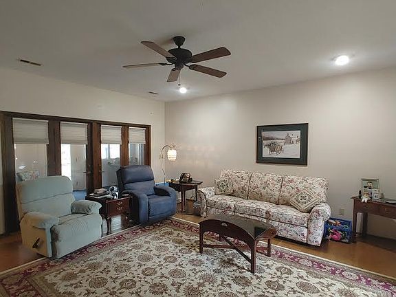 3rd image of 107 Holly Dr