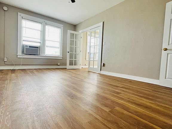 3rd image of 311 S Grandview Ave APT 11