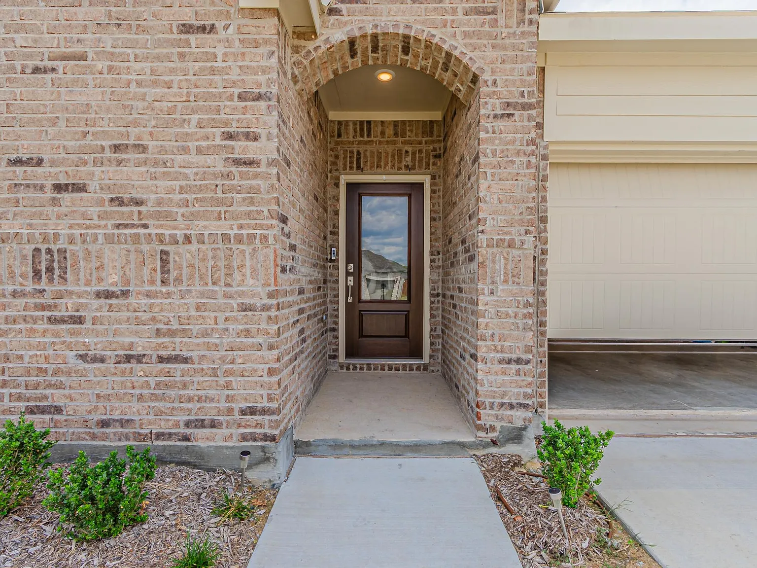 4 bed, 1996 sqft, $2,295 — Photo 4