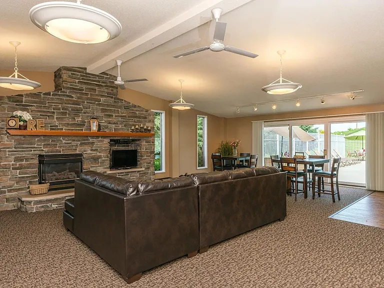 Rambush Estates — Photo 9