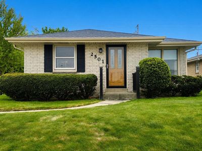 2501 W Layton AVENUE, Milwaukee, WI, 53221