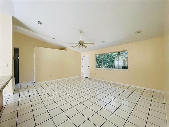 3rd image of 1012 Redbud Ave