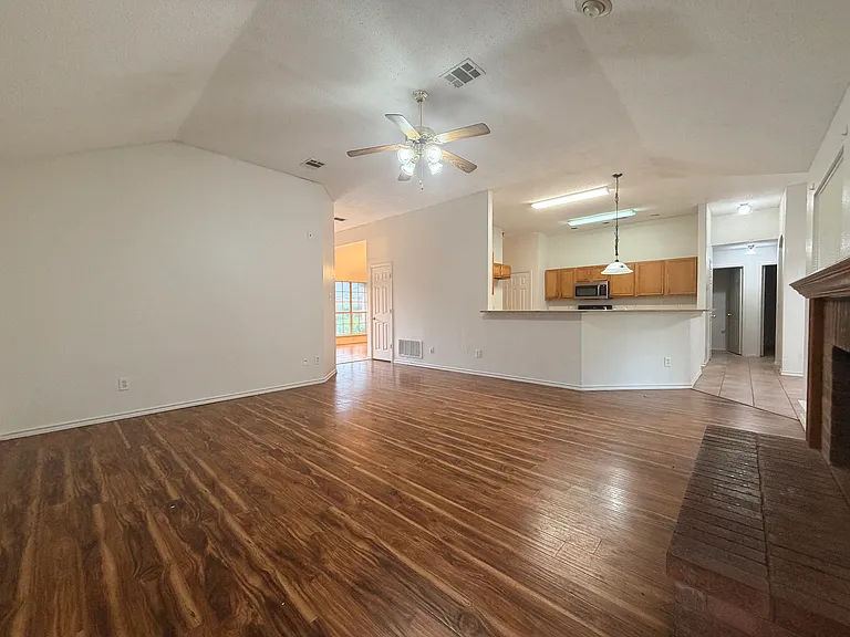 1023 Bonanza Dr — Photo 14