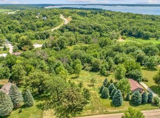 122 Amsterdam Dr, Pella, IA 50219