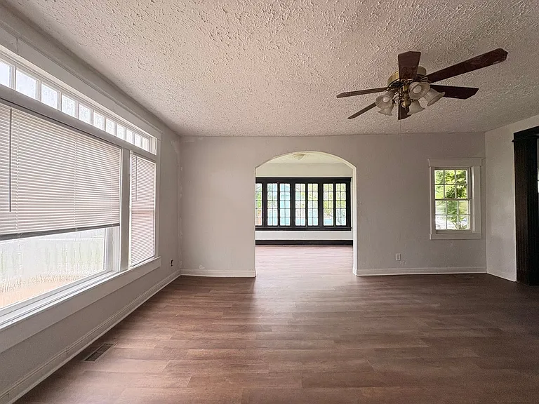311 N Center Ave — Photo 21