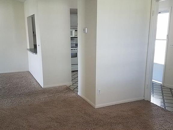 5th image of 1420 Oakhill Dr #201