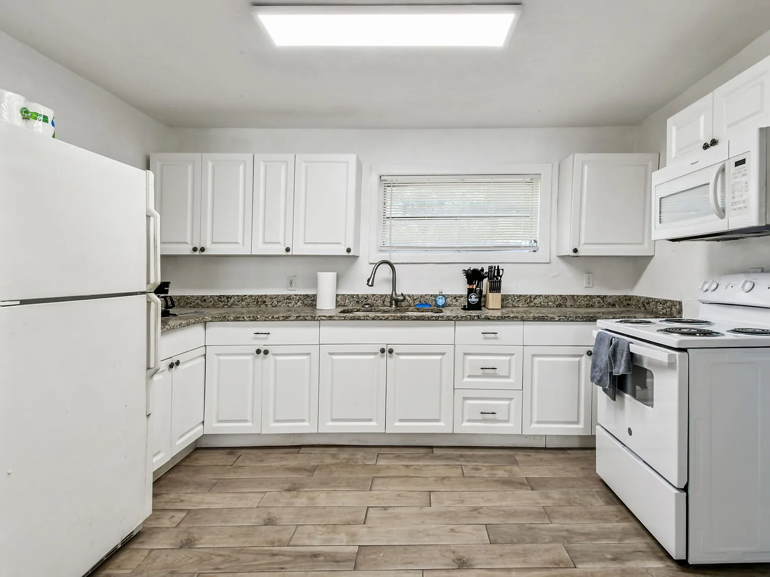 4 bed, 1360 sqft, $800 — Photo 2