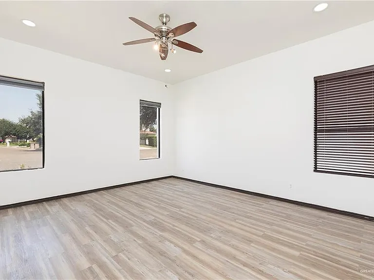 2037 S 45th St — Photo 13