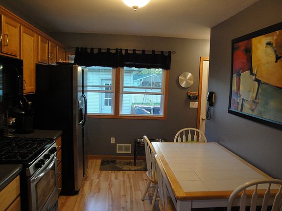 5th image of 1308 S Washington St
