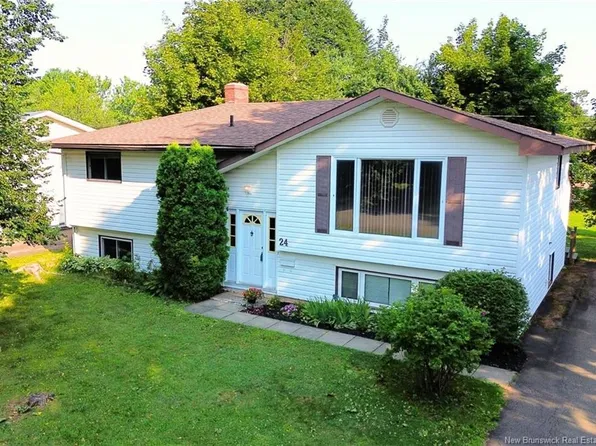 24 Brewster St, Riverview, NB E1B 3M8