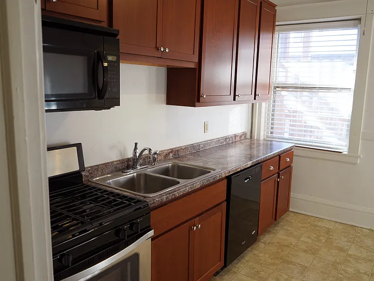 Oxford Street Apartments — Photo 40
