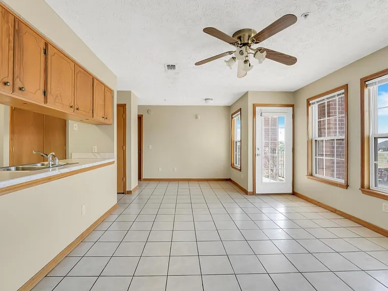 2200 N Electra St — Photo 5