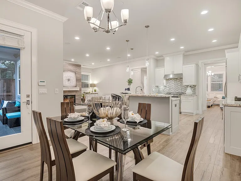 552 Coe Ave — Photo 12