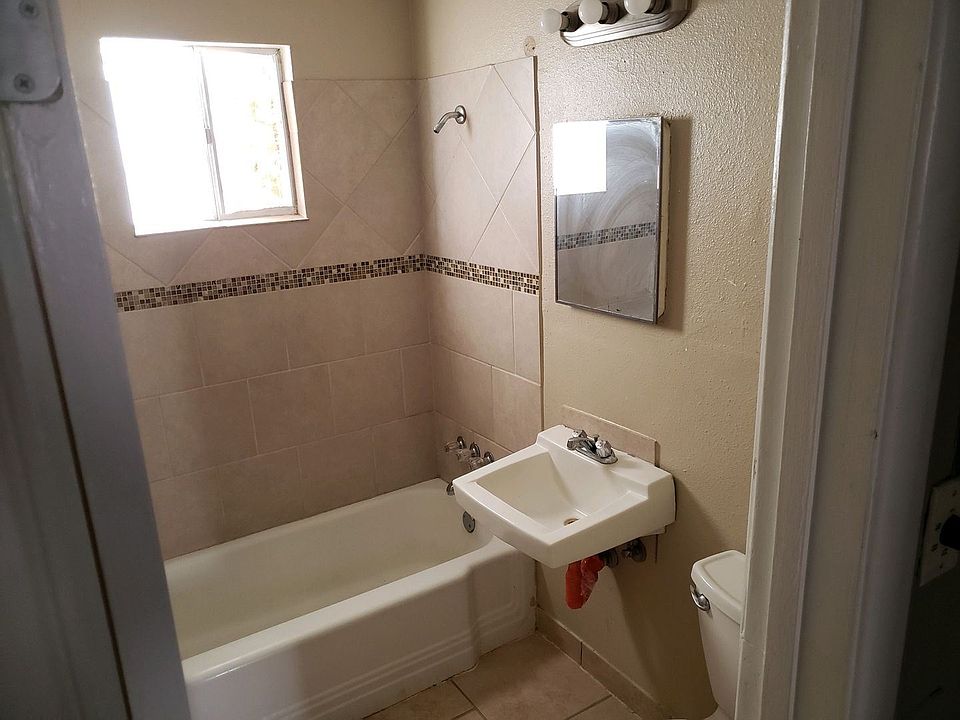 2nd image of 520 Texas St SE #2