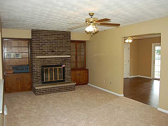 3rd image of 2705 Rosewood Dr