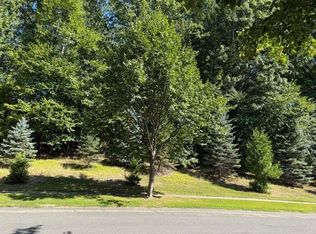 25 Pembroke Ter, East Longmeadow, MA 01028