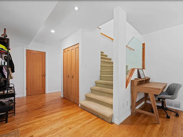 707 Braemar Rd E — Photo 15