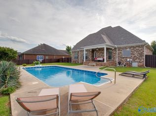 112 Natures View Ln SW, Huntsville, AL 35824