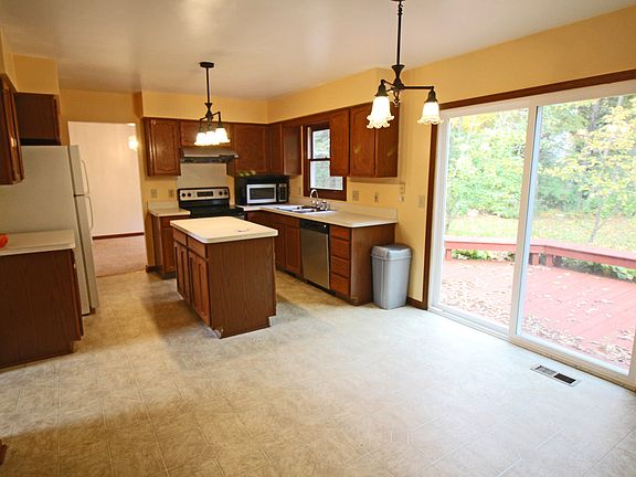 This spacious kitchen offers stainless appliances, center island, plenty of eating space and a great view of the wooded back yard. 
