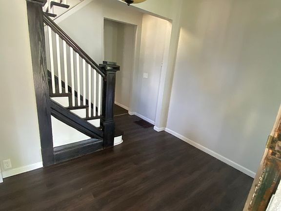 3rd image of 158 E Northwood Ave