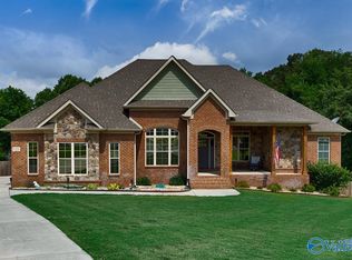 121 Moore Springs Cir, Huntsville, AL 35811