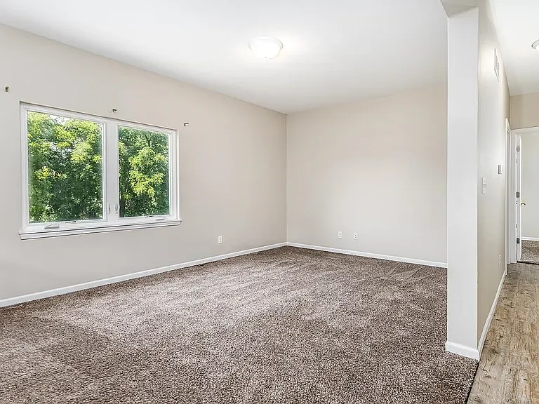 1043 Edina St — Photo 9