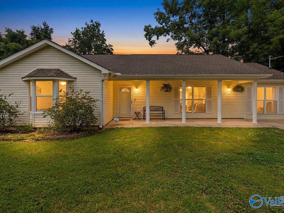 1st image of 1005 Club View Dr NW