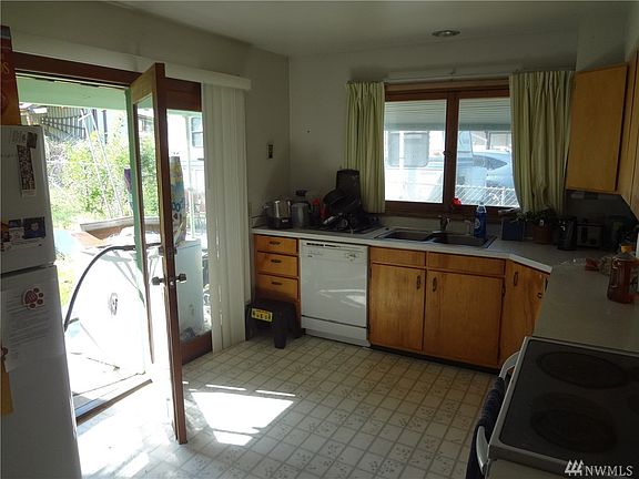 3rd image of 603 S Tonasket Ave