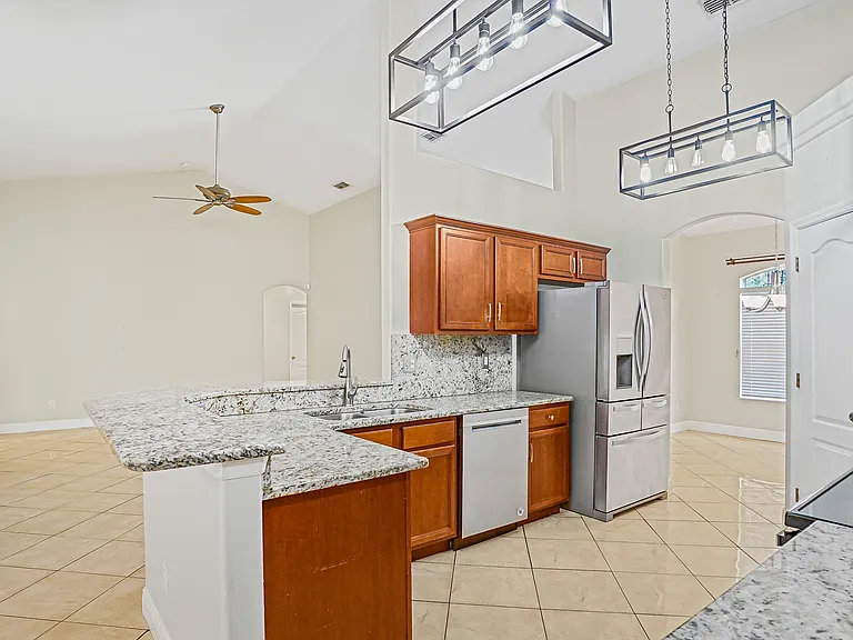 774 Princeton Dr — Photo 15