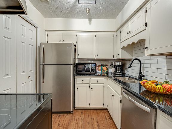 4th image of 1808 State St APT 208