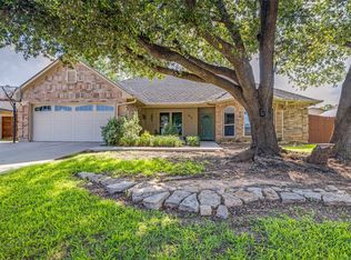 617 Ruth Dr, Kennedale, TX 76060