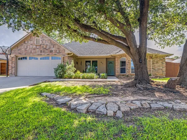 617 Ruth Dr, Kennedale, TX 76060