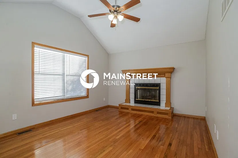 1222 SW Windcrest Ct — Photo 2