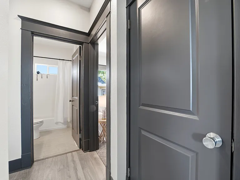 330 Jefferson St — Photo 16