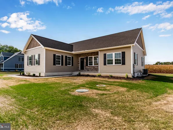3 Elton Dr, Carlisle, PA 17015