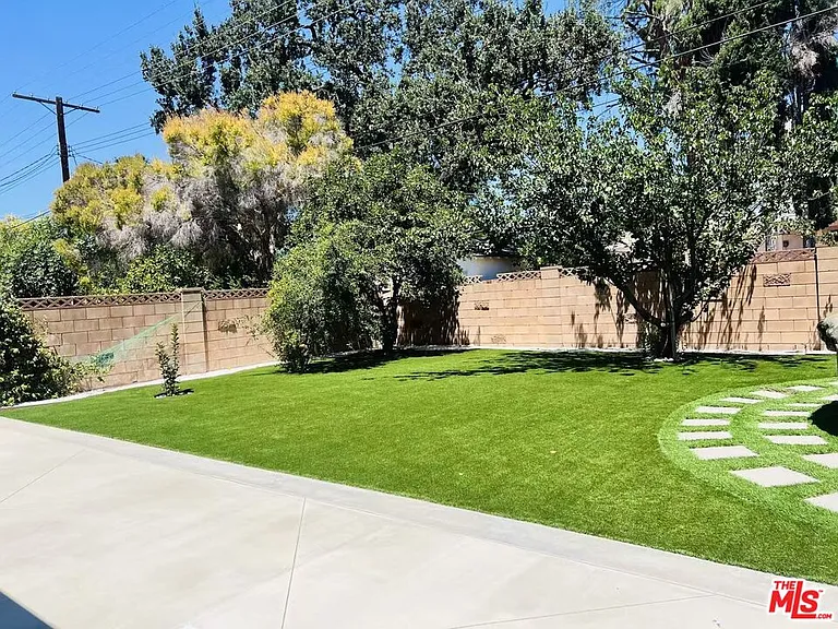 24021 Welby Way — Photo 16