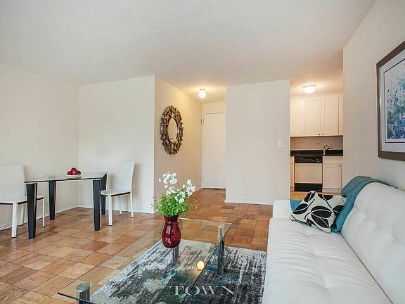 3rd image of 333 E 45th St APT 17C