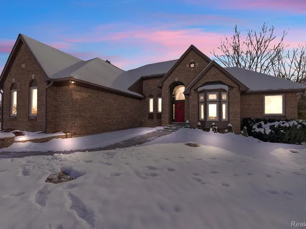 46575 Red Oak Dr, Northville, MI 48168