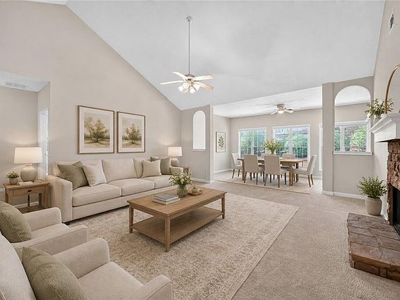 4th image of 510 Jefferson Walk Cir