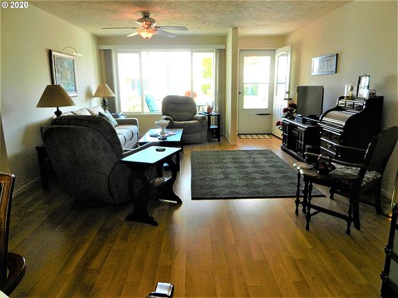 4th image of 325 S Cascade Dr