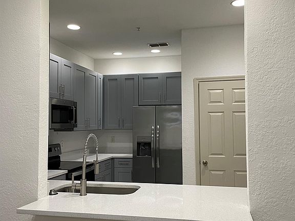 3rd image of 2982 Ashland Ln S #1