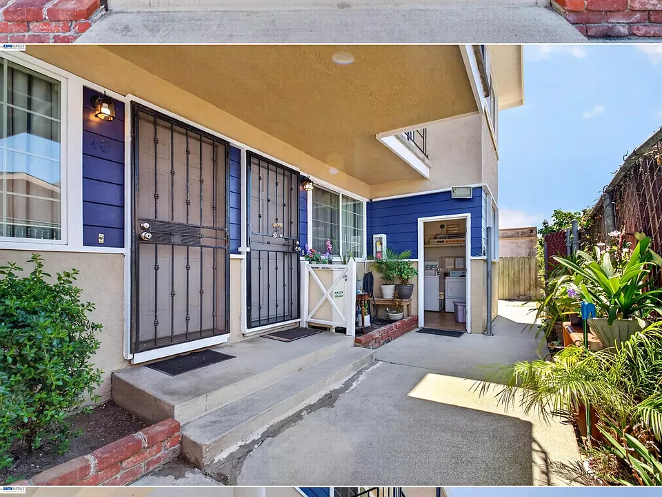 2324 Lowell Ave