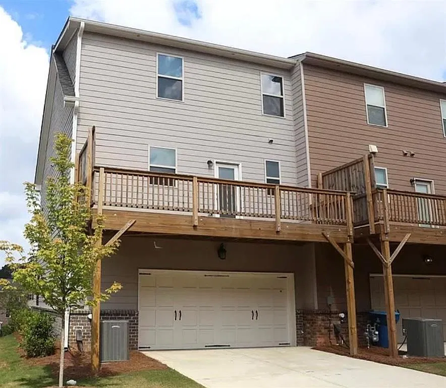 3 bed, 3.5 bath, 1977 sqft, $2,350 — Photo 4