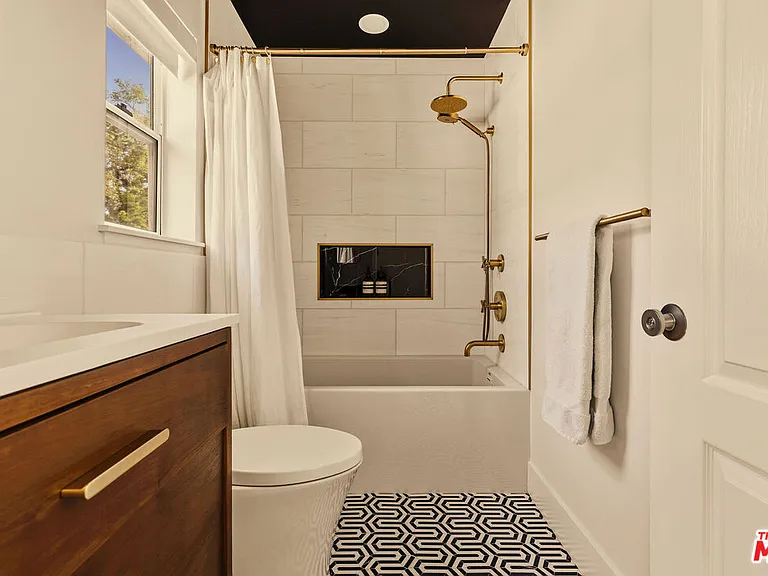 22303 Dunmore Dr — Photo 31