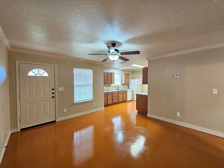 803 Leifester Cir #B — Photo 5
