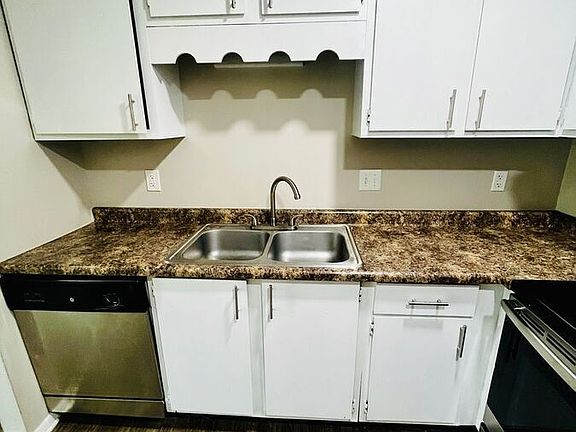 2nd image of 1167 Abbey Ln APT E7