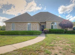6214 Highland Dr, Joplin, MO 64804