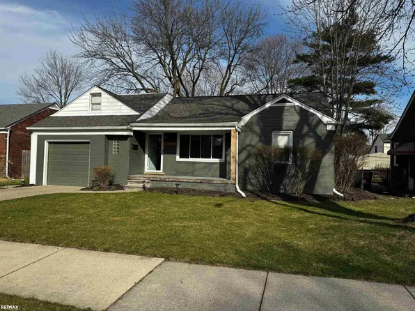 28312 Hughes St, Saint Clair Shores, MI 48081