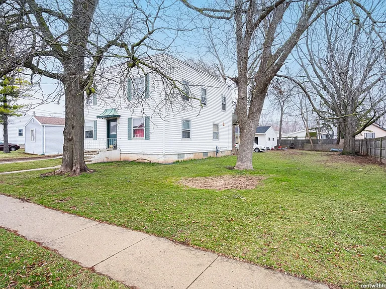 610 Maple St — Photo 8